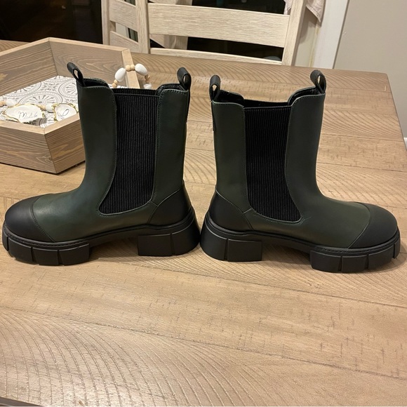 NWOB Free People Maren Mid Green Leather Chelsea Boots Size 39.5/ 9.5 US - Picture 6 of 8